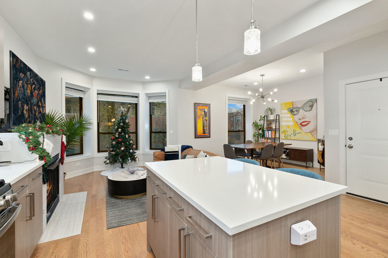 807 West Bradley Place, Unit 2 Chicago, IL 60613 - Photo 8 of 26