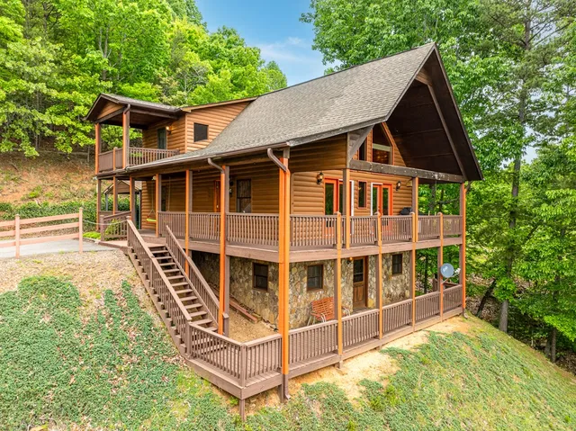 $555,000 | 818 Five Forks Drive, Murphy, NC 28906