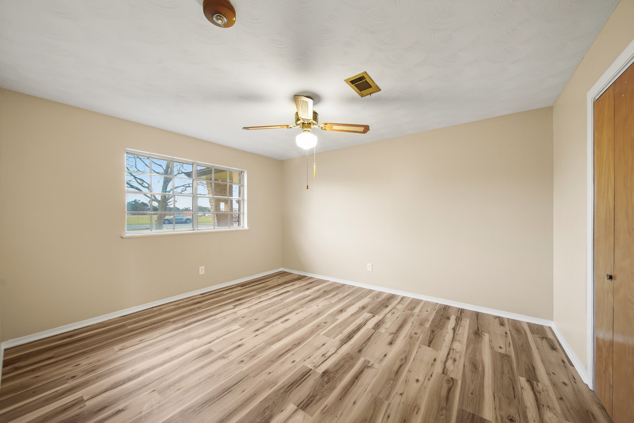 1438 County Road 348 Brazoria, TX 77422 - Photo 22 of 25 a view of empty room with wooden floor