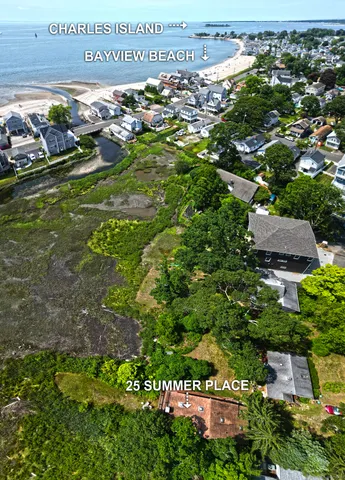 a view of a houses with a yard