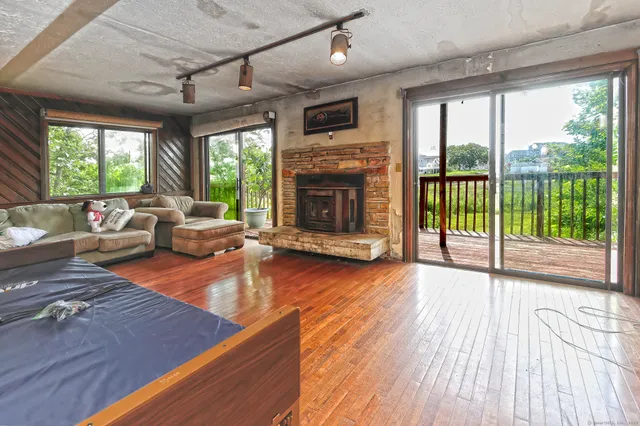 $450,000 | 25 Summer Place, Milford, CT 06460