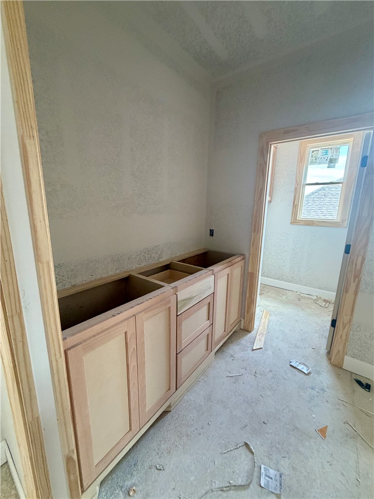 4024 Pacific Crest Way Bryan, TX 77802 - Photo 16 of 19 Jack and Jill Bathroom between two upstairs bedrooms