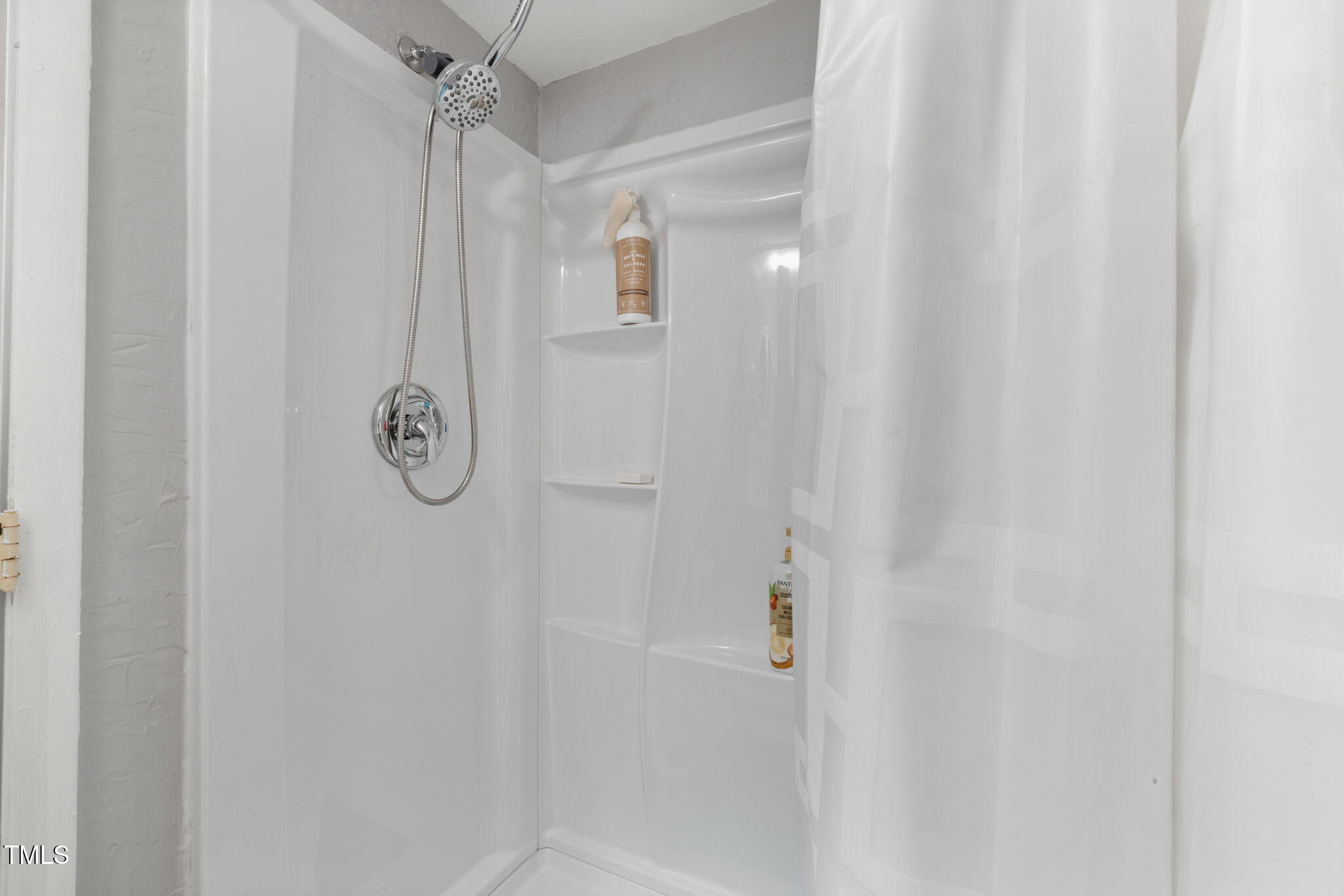5102 Flint Ridge Place Raleigh, NC 27609 - Photo 16 of 26 24-web-or-mls-7K5A9345