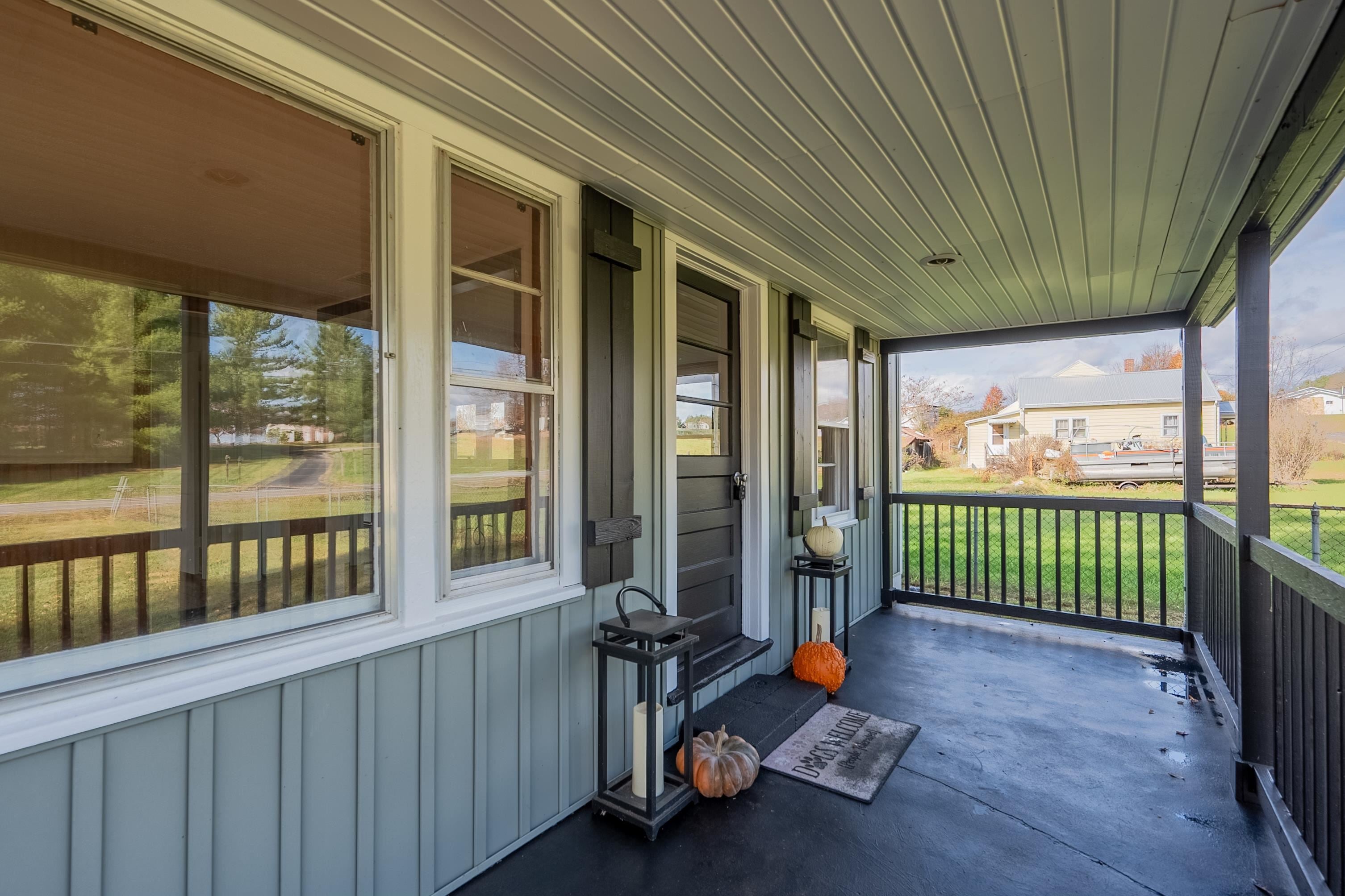 5099 Thornspring Road Pulaski, VA 24301 - Photo 6 of 53 Gallery Image 6
