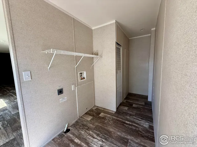 a view of a walk in closet