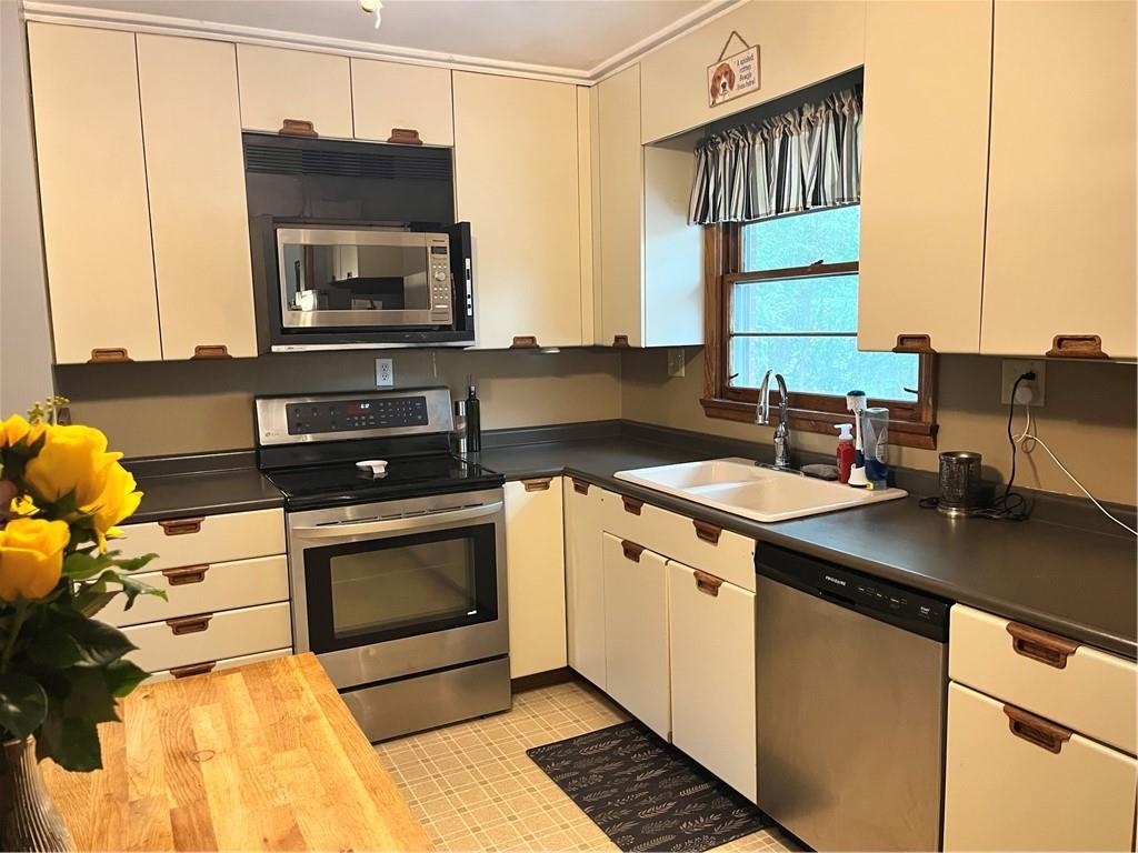 440 School Street Indiana, PA 15701 - Photo 7 of 29 Kitchen