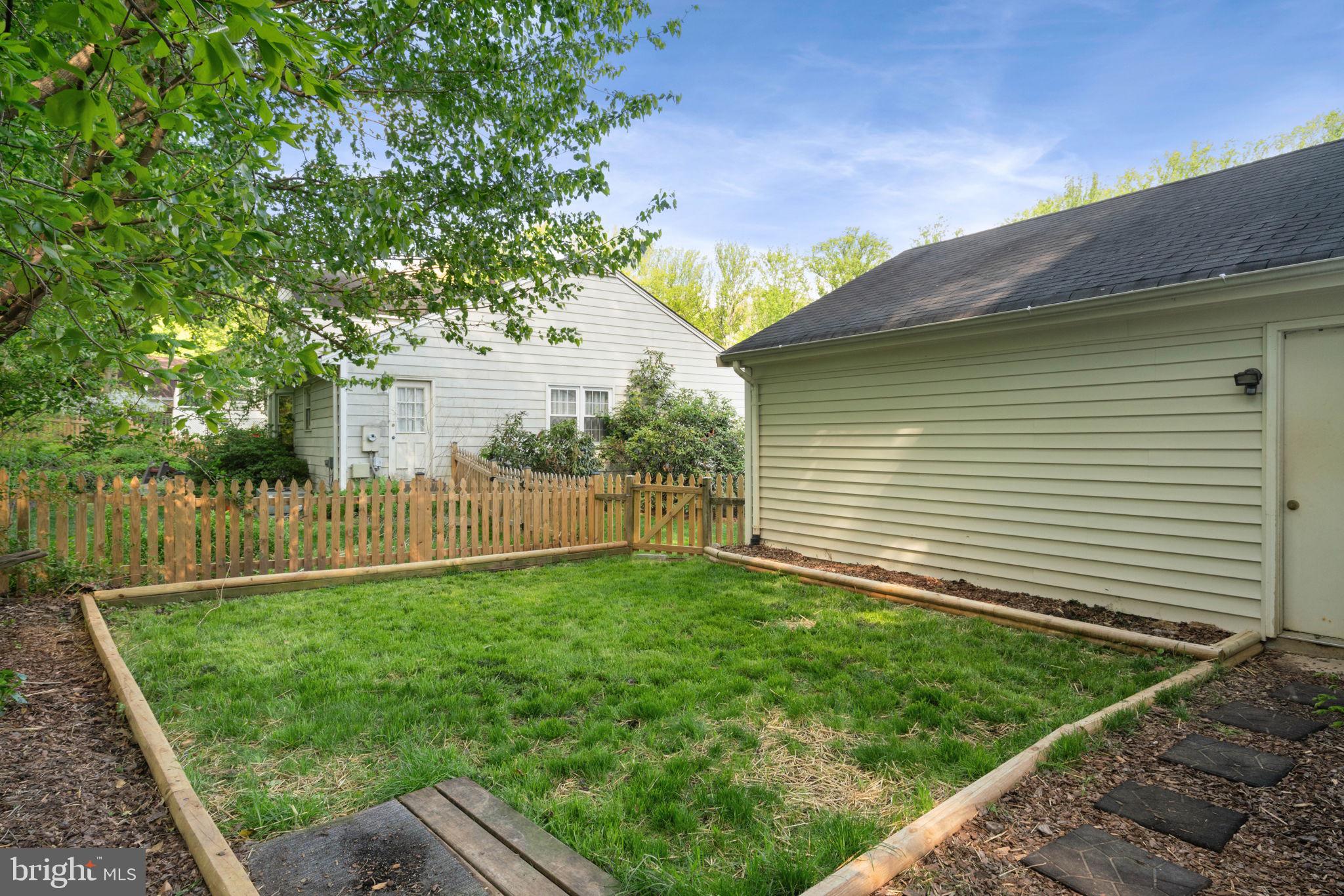 9833 Natick Road Burke, VA 22015 - Photo 48 of 50