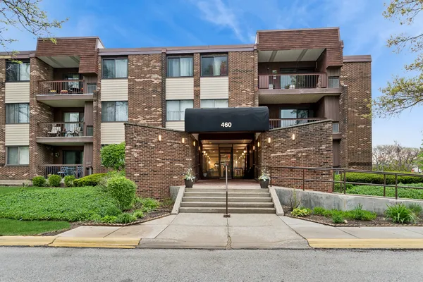 $239,900 | 460 Raintree Court, Unit 2N, Glen Ellyn, IL 60137