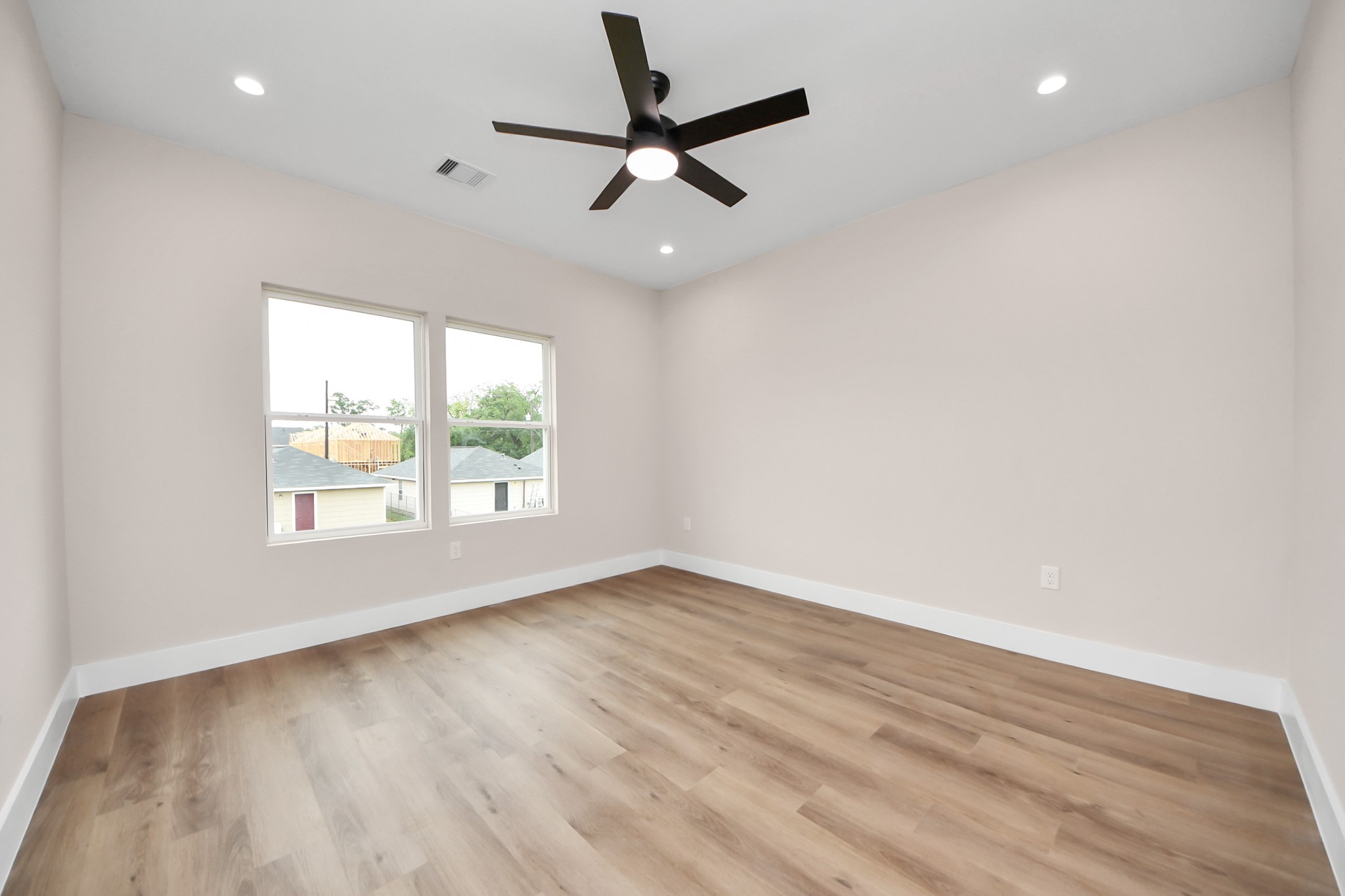 7542 Charlie Street Houston, TX 77088 - Photo 10 of 19