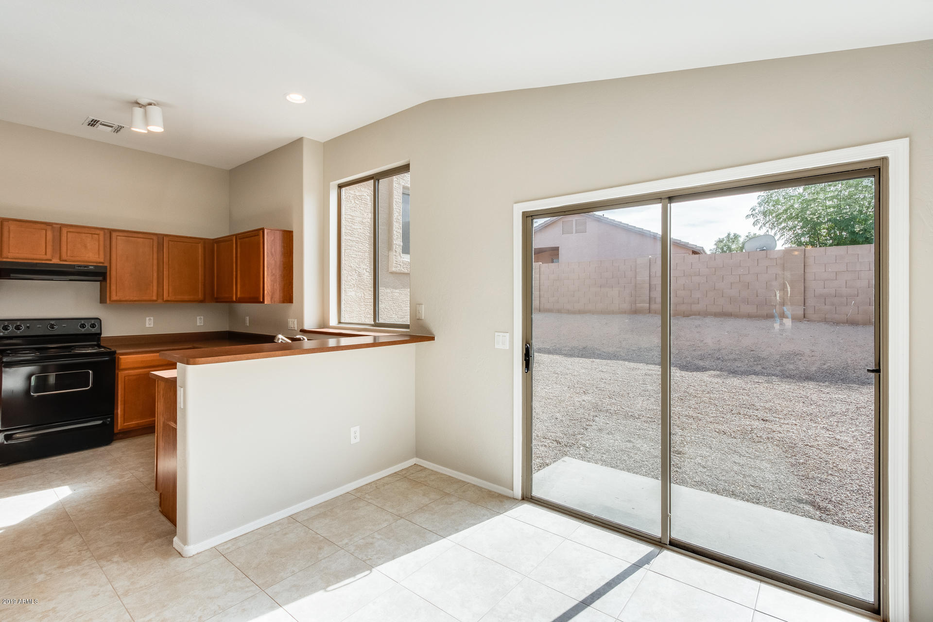 417 West Beautiful Lane Phoenix, AZ 85041 - Photo 10 of 33