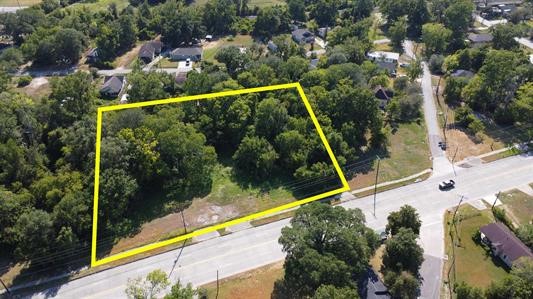 2987 Concord Road Beaumont, TX 77703 - Photo 2 of 3 a view of a yard with a street