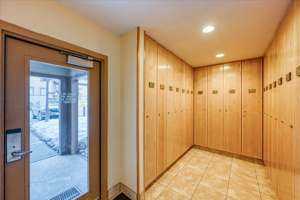 22280 Highway 6, Unit 1716 Keystone, CO 80435 - Photo 23 of 27 a view of a hallway with a glass door