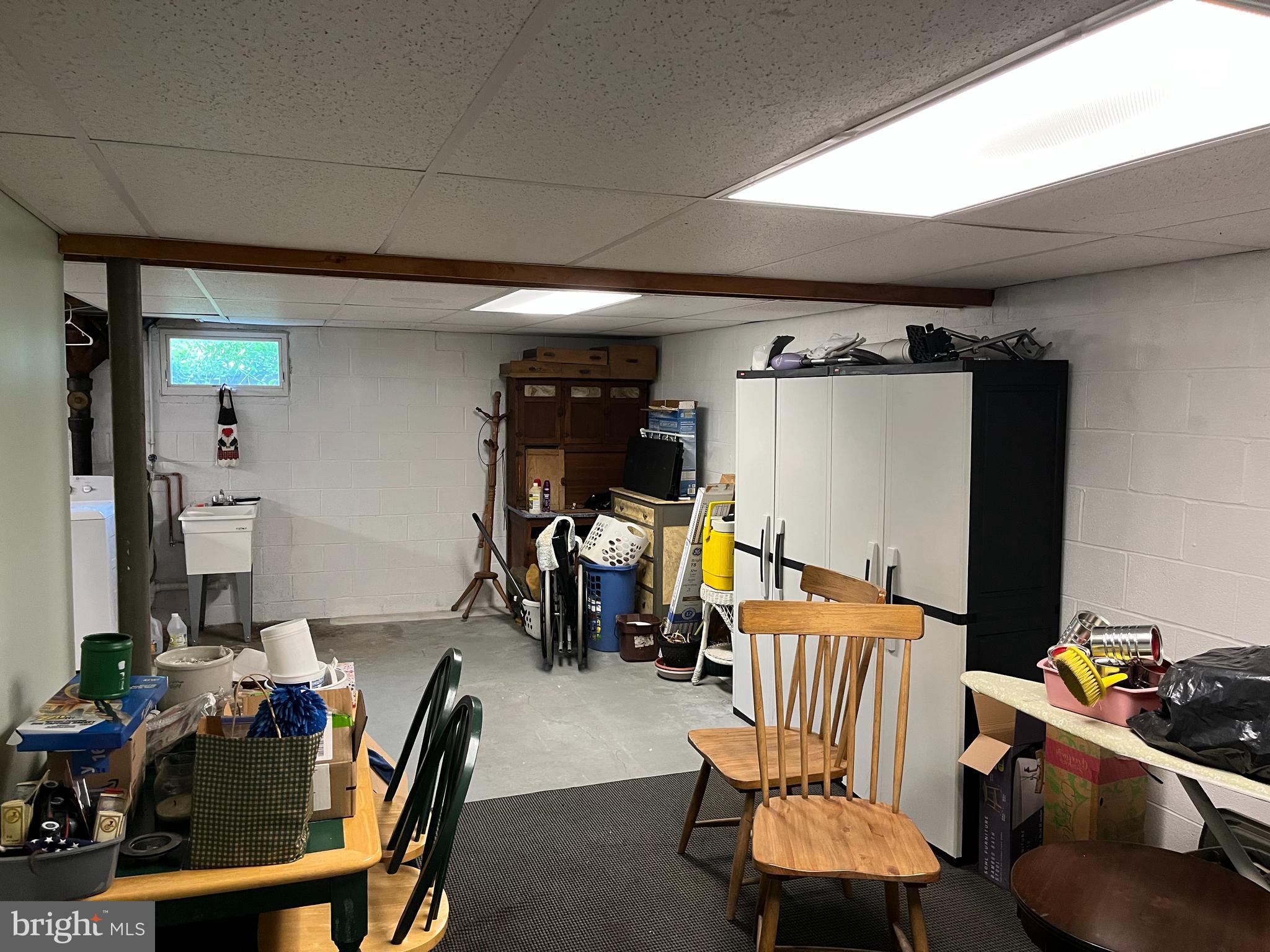 393 Mountain View Road Reading, PA 19607 - Photo 19 of 21 a room with furniture