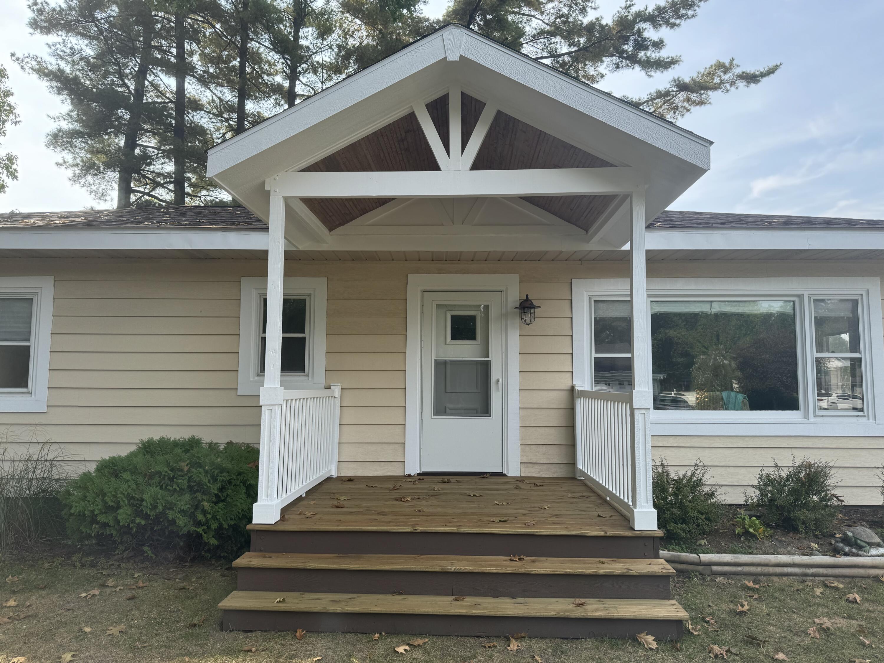 3872 South Hillcrest Road Knox, IN 46534 - Photo 17 of 27 a front view of a house with garage