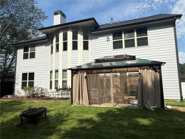 a front view of house with yard