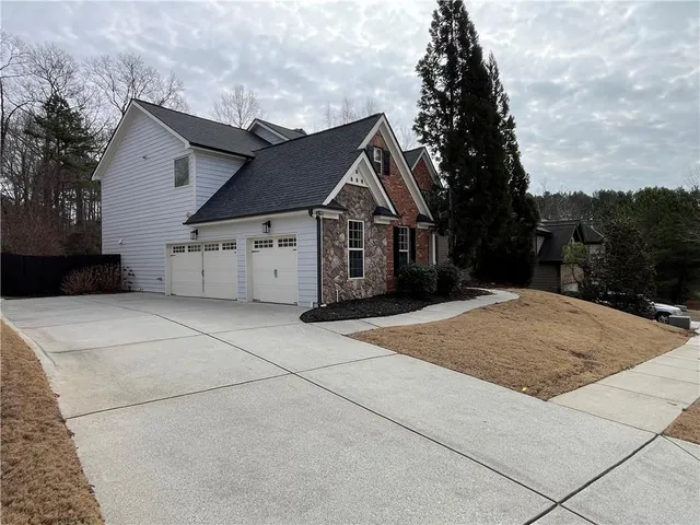 a house view with a outdoor space