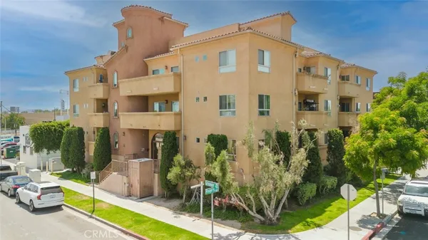 $659,000 | 1515 Grismer Avenue, Unit 302, Burbank, CA 91504