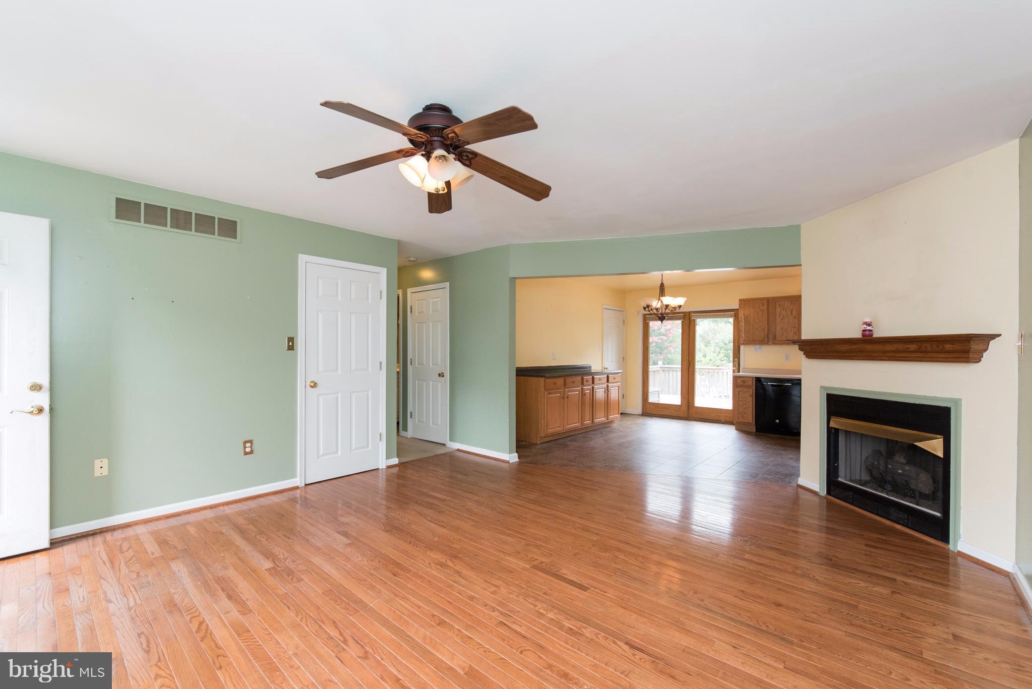 357 Back River Neck Road Baltimore, MD 21221 - Photo 4 of 30 Living Room