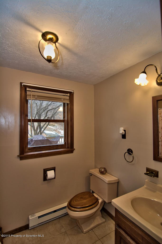 28 Elias Road Moscow, PA 18444 - Photo 8 of 69