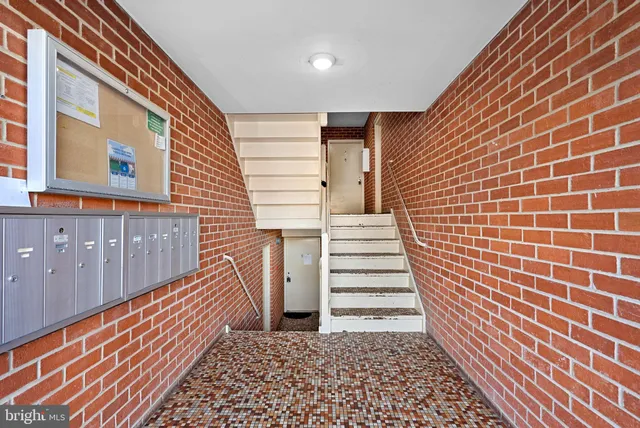 $225,000 | 125 Clubhouse Drive Southwest, Unit 4, Leesburg, VA 20175