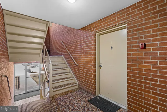 $225,000 | 125 Clubhouse Drive Southwest, Unit 4, Leesburg, VA 20175