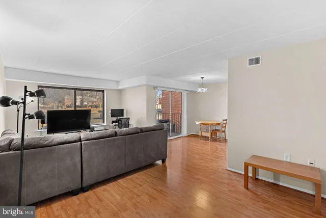 $225,000 | 125 Clubhouse Drive Southwest, Unit 4, Leesburg, VA 20175