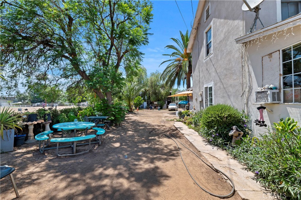 257 Highland Avenue Riverside, CA 92507 - Photo 5 of 7