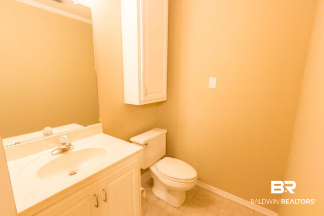 809 Henckley Avenue Mobile, AL 36609 - Photo 18 of 39 Master Bath