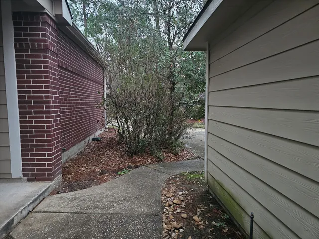 $1,800 | 35 South Avonlea Circle, The Woodlands, TX 77382