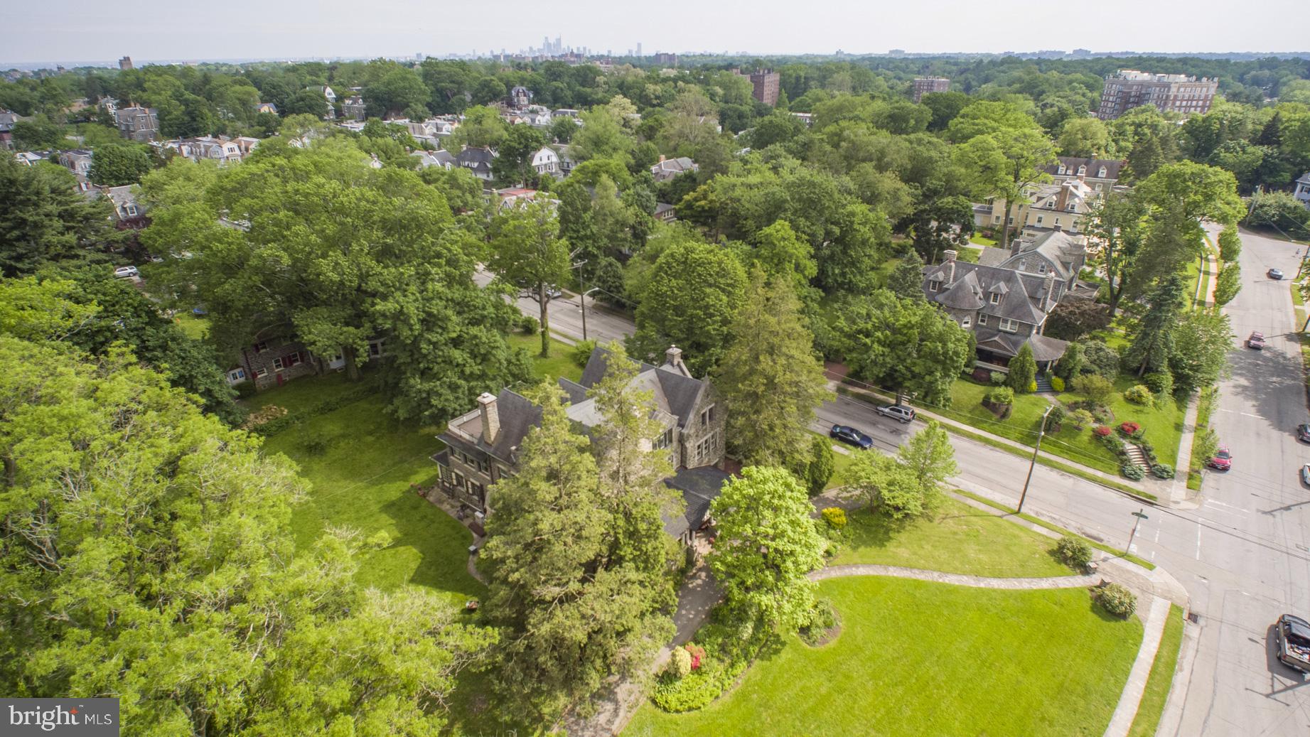 232 Pelham Road Philadelphia, PA 19119 - Photo 38 of 44 note u-shaped driveway