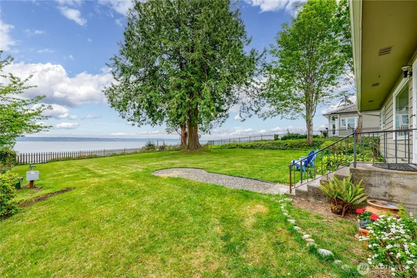 $895,000 | 23932 Jefferson Point Road Northeast, Kingston, WA 98346