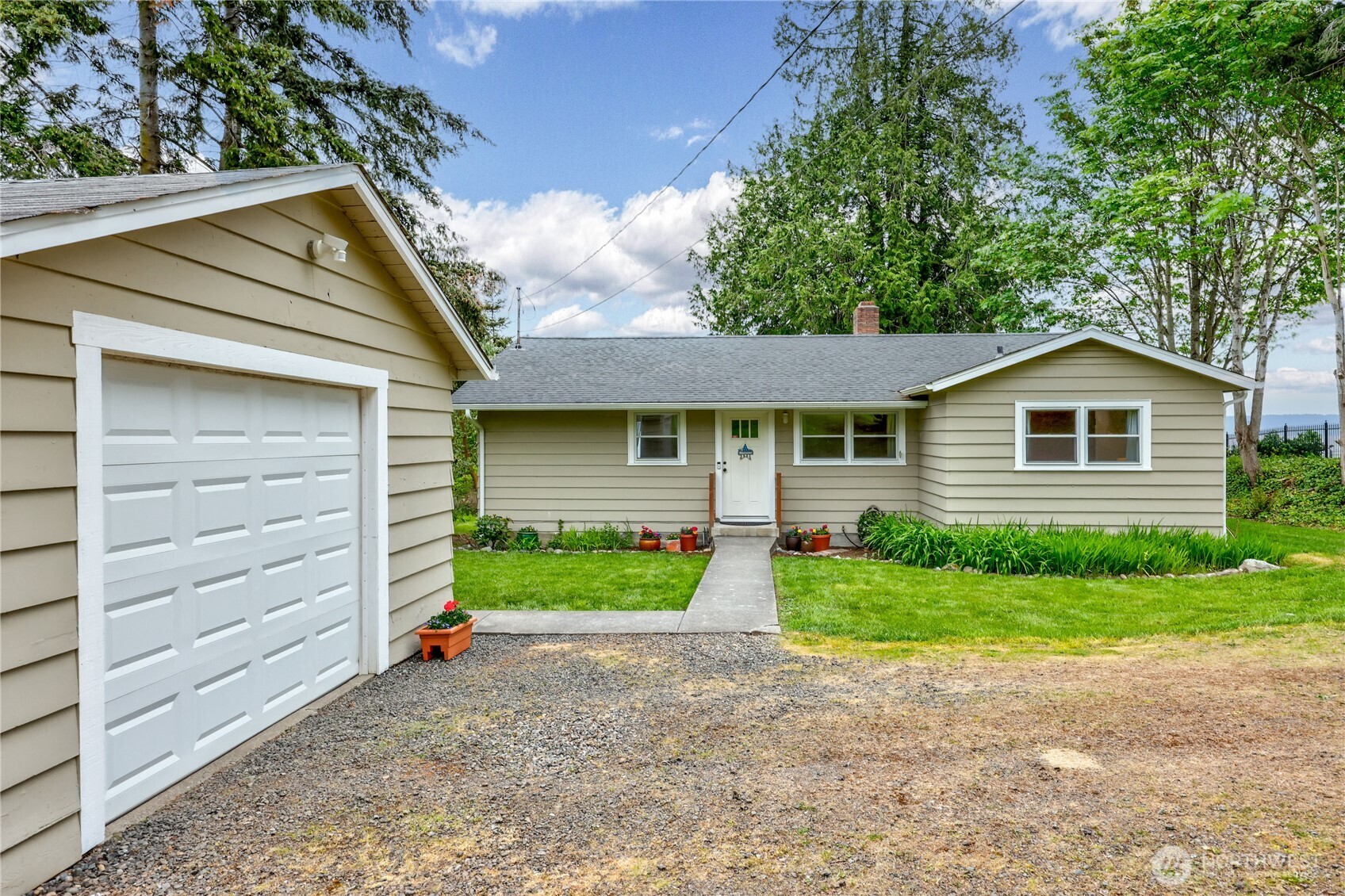 23932 Jefferson Point Road Northeast Kingston, WA 98346 - Photo 4 of 40