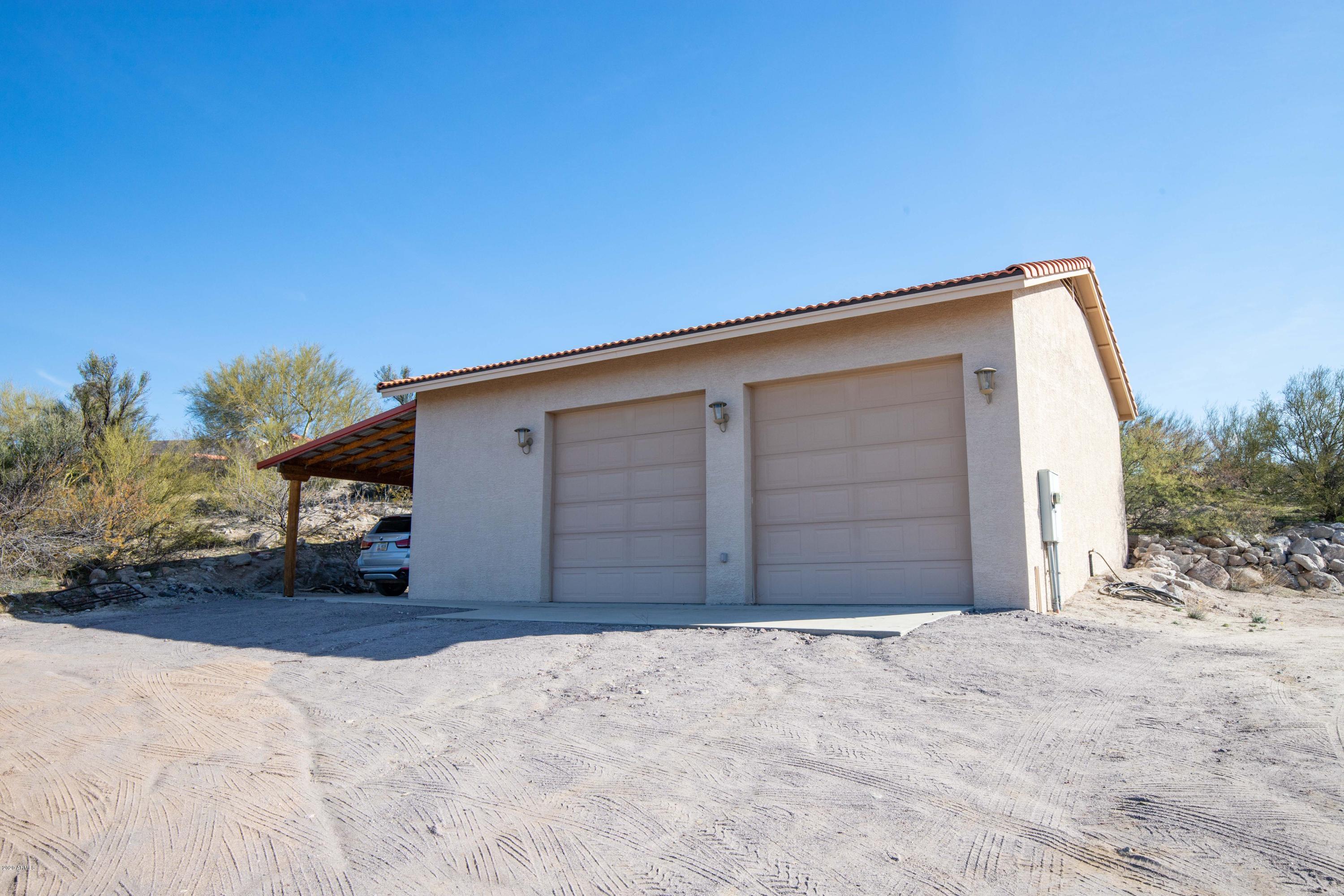 425 Stonehedge Ranch Road Wickenburg, AZ 85390 - Photo 3 of 30 Over-sized Garage Doors
