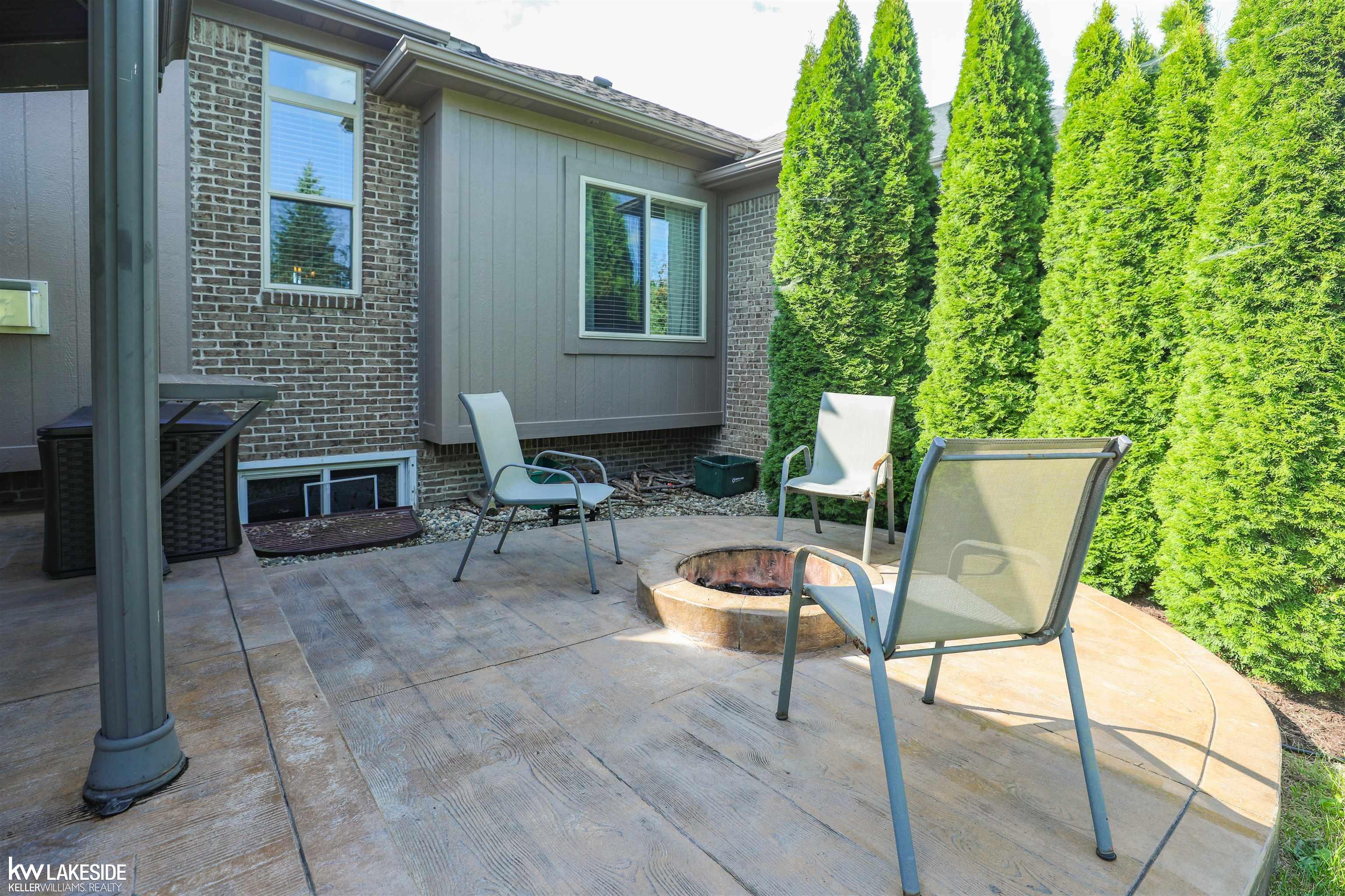 16455 Moore Park Road Macomb, MI 48044 - Photo 6 of 50 50122221-5.JPG