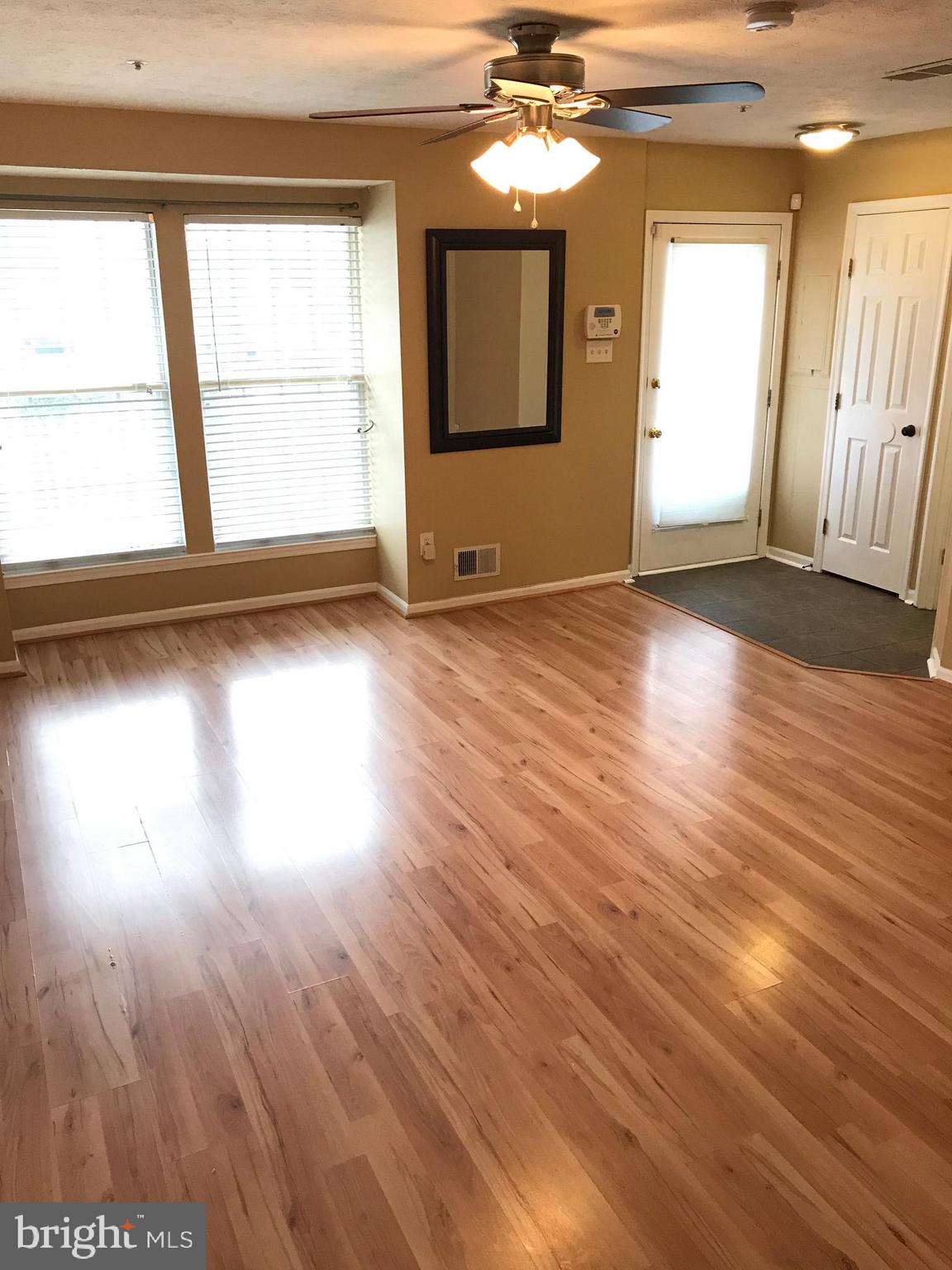 4149 Maple Path Circle, Unit 77 Nottingham, MD 21236 - Photo 3 of 17 Living Room