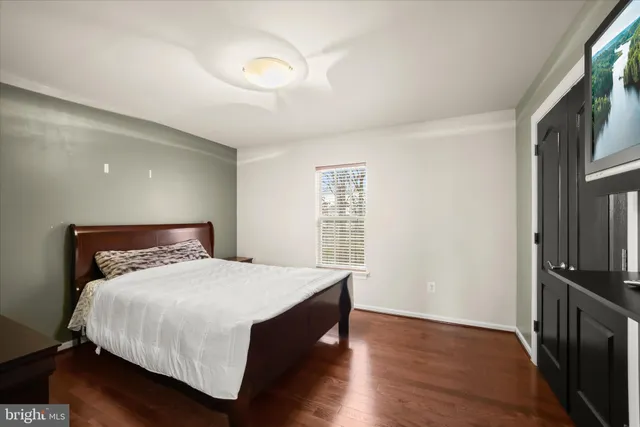 a picture of a wall with a white wall and a white wall