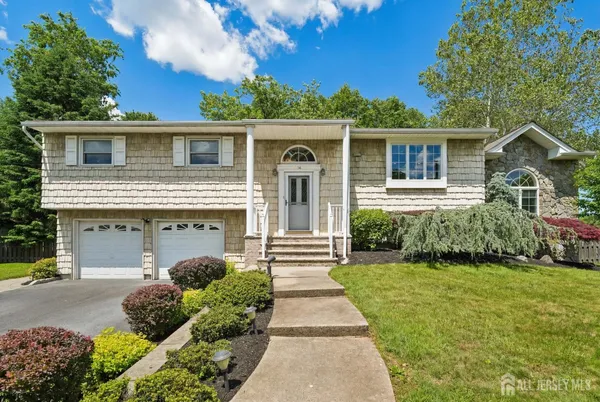 $989,000 | 18 Mary Ellen Drive, Edison, NJ 08820