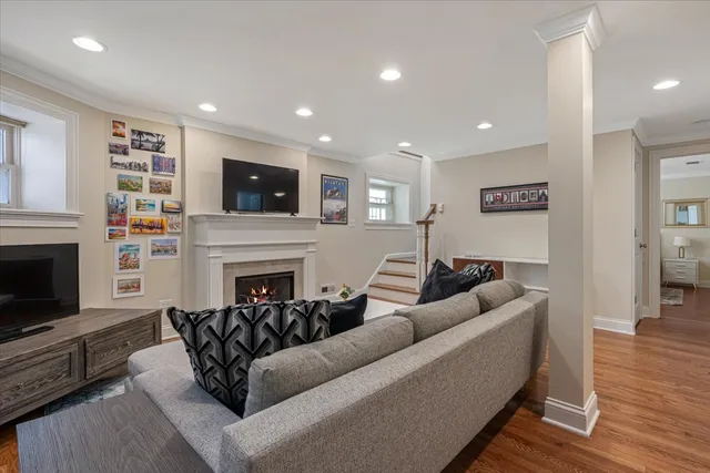 $675,000 | 533 West Belmont Avenue, Unit 1, Chicago, IL 60657