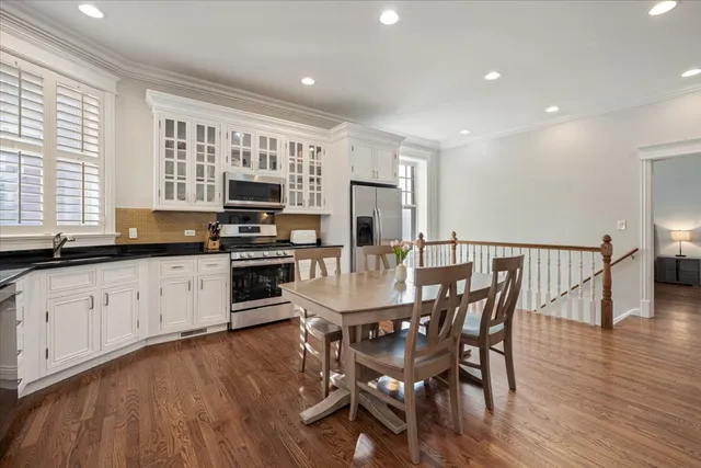 $675,000 | 533 West Belmont Avenue, Unit 1, Chicago, IL 60657