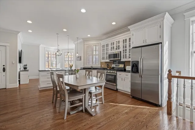 $675,000 | 533 West Belmont Avenue, Unit 1, Chicago, IL 60657