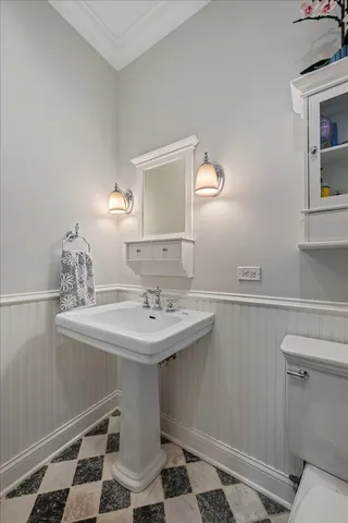 $675,000 | 533 West Belmont Avenue, Unit 1, Chicago, IL 60657