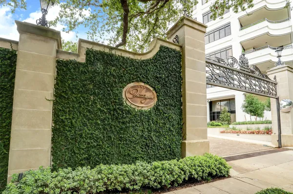 $2,095,000 | 2121 Kirby Drive, Unit 7NE, Houston, TX 77019