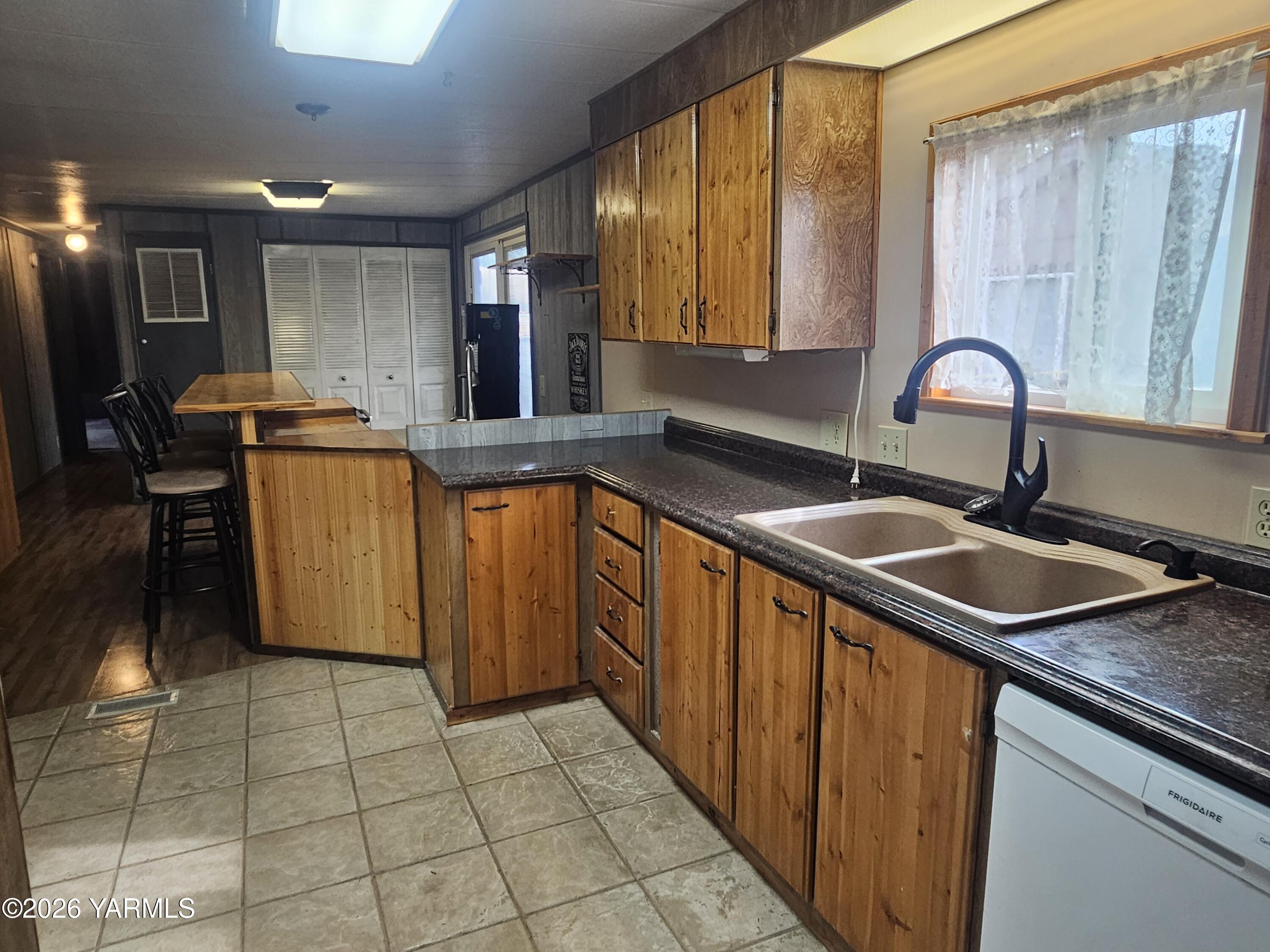 1130 North Wenas Road, Unit 6 Selah, WA 98942 - Photo 11 of 25 Kitchen
