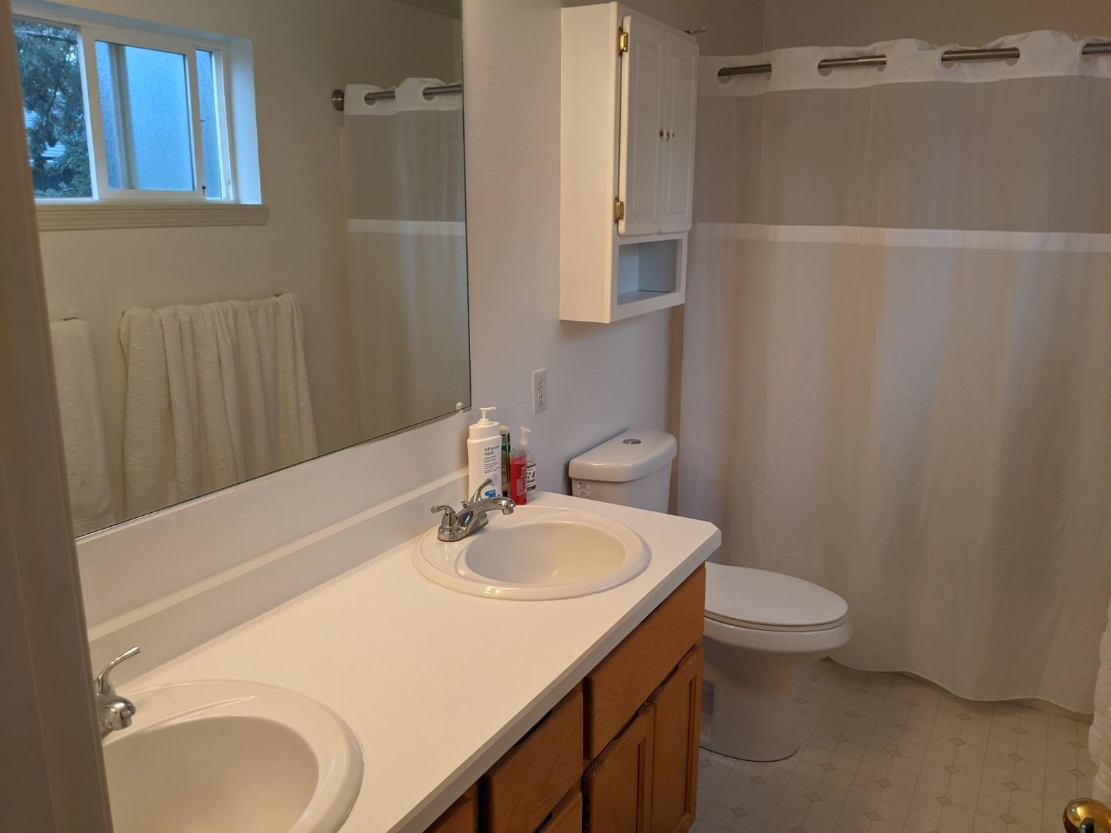 20757 Gallop Road Bend, OR 97701 - Photo 29 of 42 Master Bath
