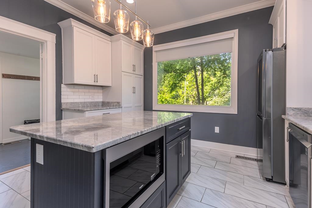 119 South Fenwick Road Memphis, TN 38111 - Photo 3 of 28 a kitchen with a sink a stove and a window