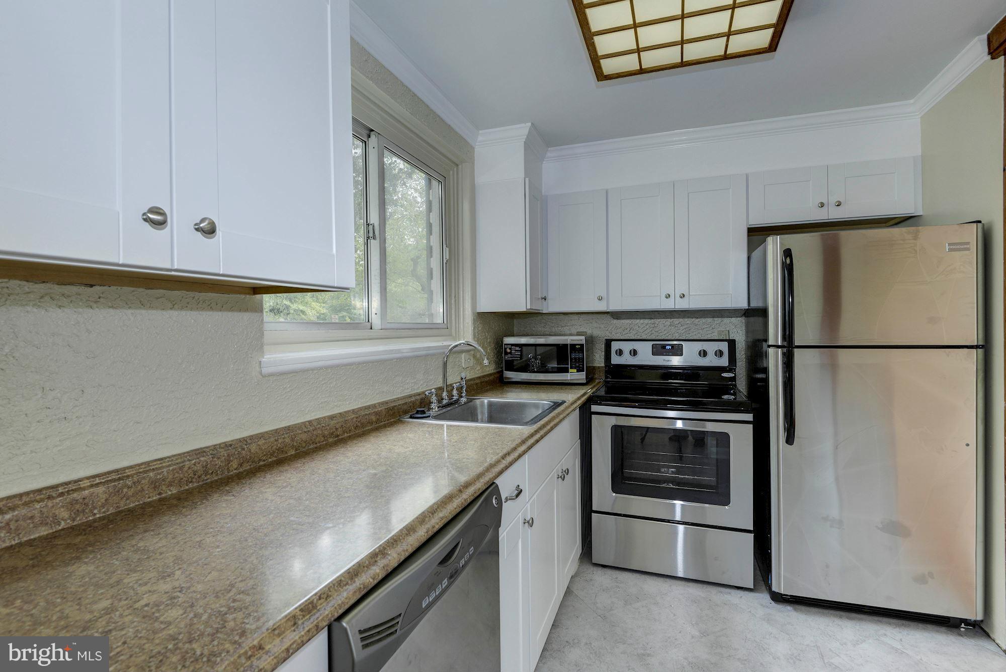 19 Ridge Road, Unit B Greenbelt, MD 20770 - Photo 11 of 30 Kitchen
