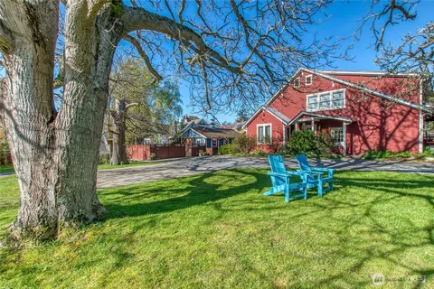 a view of house with a yard
