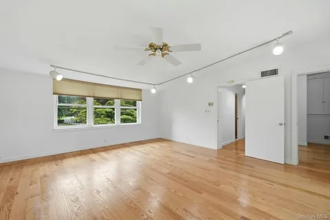 $1,899,000 | 39 Upper Drive, Huntington Bay, NY 11743