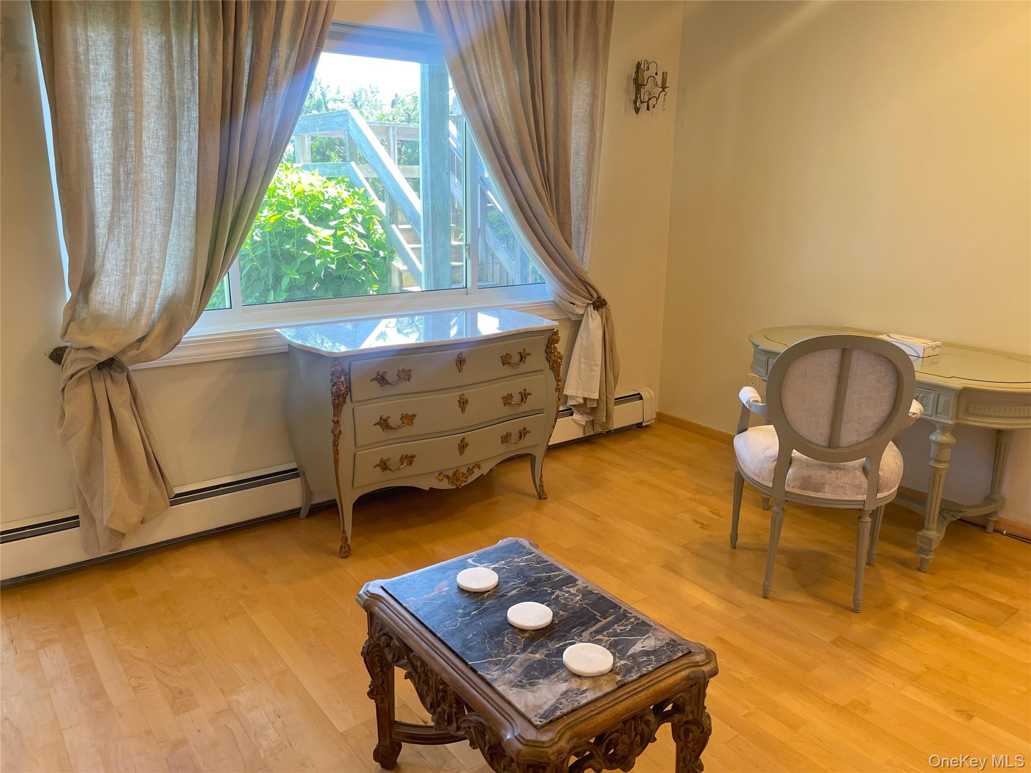 379 Bluff Road, Unit 115 Amagansett, NY 11930 - Photo 14 of 28 a living room with furniture and a window