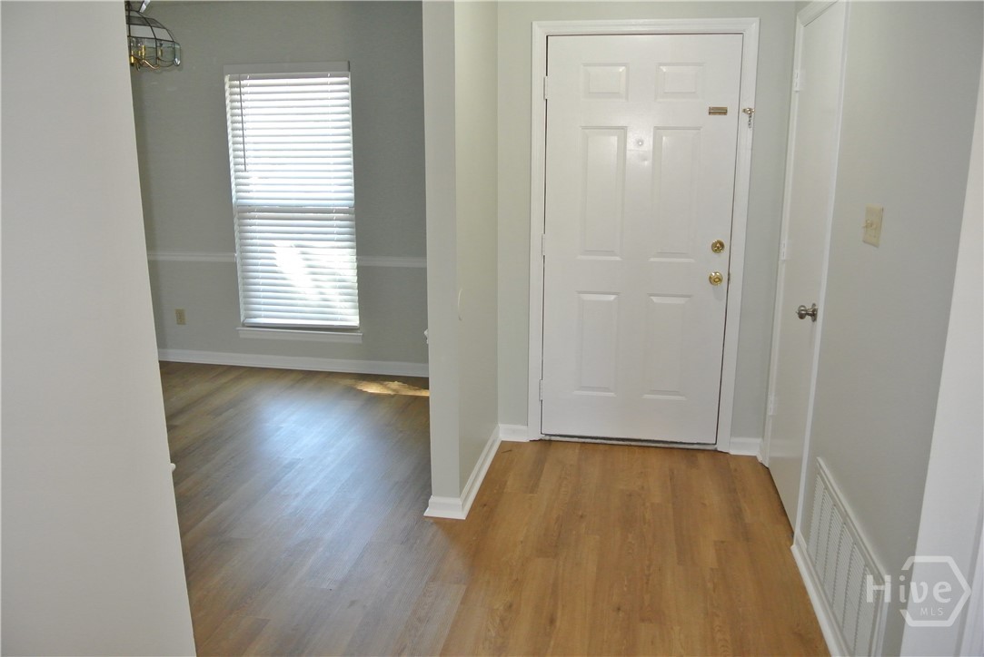 29 Rivers Bend Drive Savannah, GA 31406 - Photo 3 of 15 Foyer